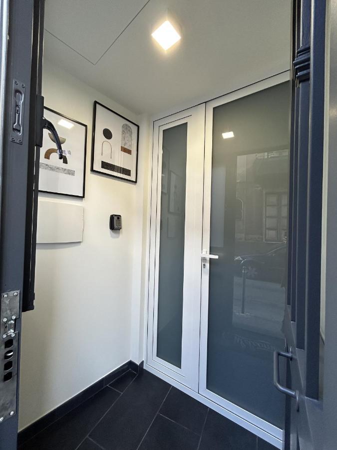 A.R Apartments CTA Exterior photo